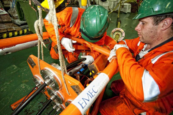 Sửa cáp quang biển