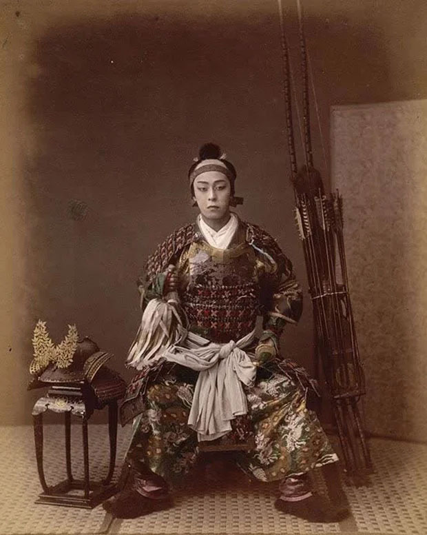 Chân dung Samurai oai nghiêm cầm cây kiếm Katana, một trong các loại kiếm Nhật nhỏ gọn và có nét đẹp riêng, thể hiện đẳng cấp, cá tính của mỗi Samurai.