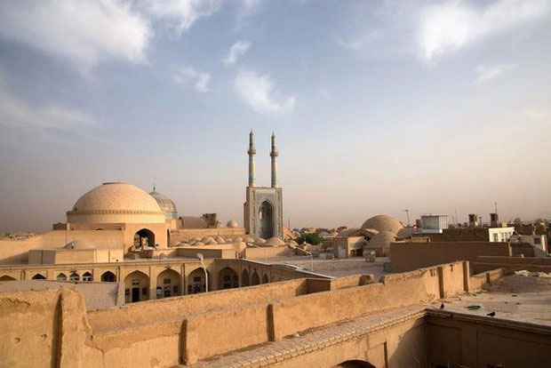 Nhà thờ Hồi giáo Jameh, ở Yazd, Iran, có niên đại gần một nghìn năm. Nơi đây nổi bật với kiến trúc Hồi giáo Ba Tư tuyệt đẹp. Bức ảnh chụp năm 2015.