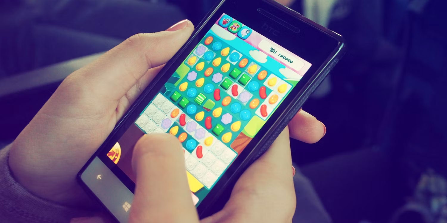 Người chơi Candy Crush trên Nokia 