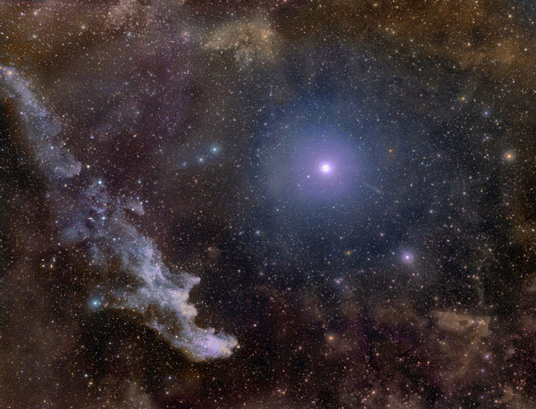 Ánh sáng từ Rigel phản chiếu cụm bụi không gian tạo thành cụm tinh vân Nebula.
