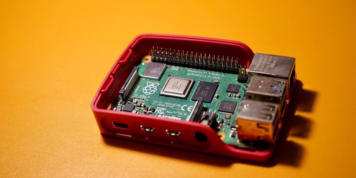 Case chính thức của Raspberry Pi 4 Model B