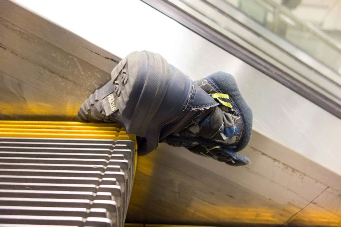 Tai nạn khi đi thang cuốn