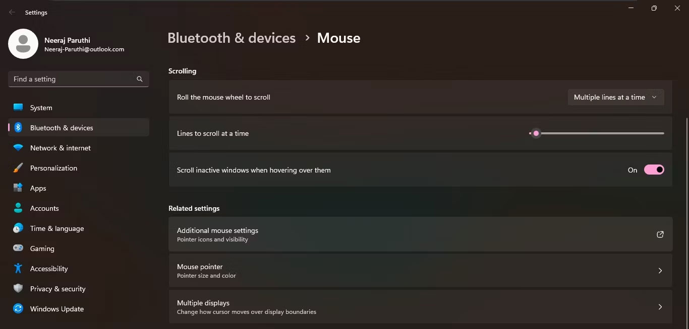 Chọn Additional mouse settings trong Related settings
