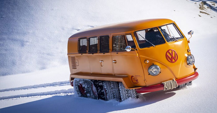 Xe minibus Volkswagen độ bánh xe tăng