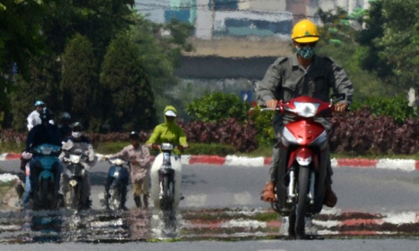 Đường nhựa bốc hơi