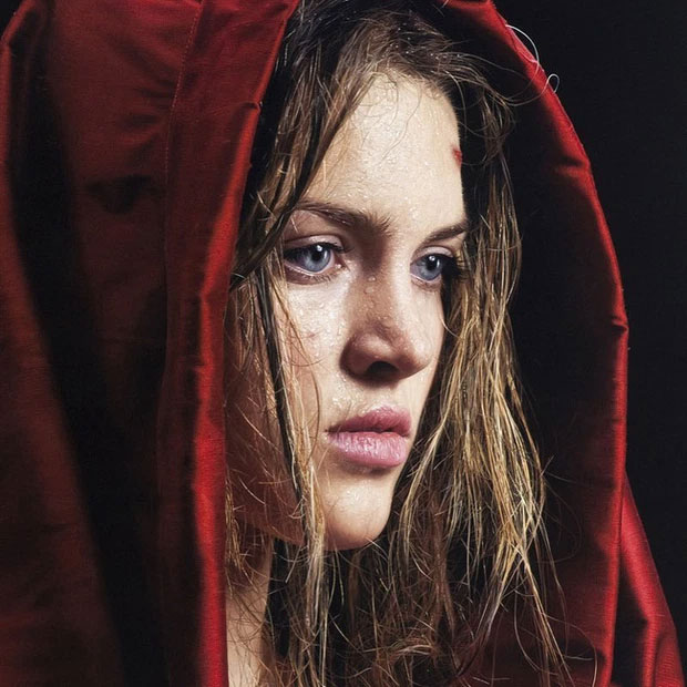 Anh chuyên vẽ tranh siêu thực về các mẫu nữ