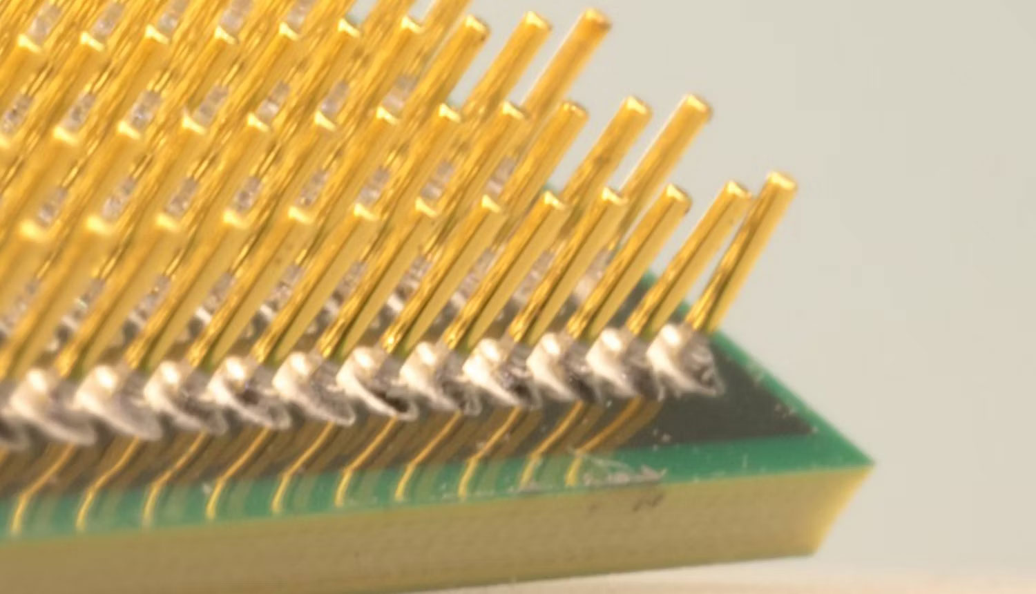Hình ảnh chân bị cong trên CPU PGA