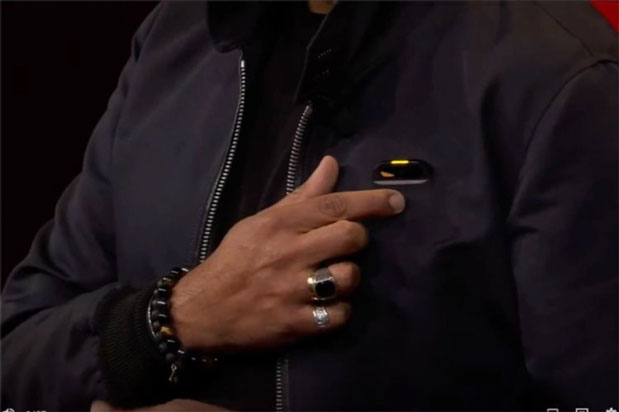 Thiết bị này là một chiếc smartphone cỡ nhỏ