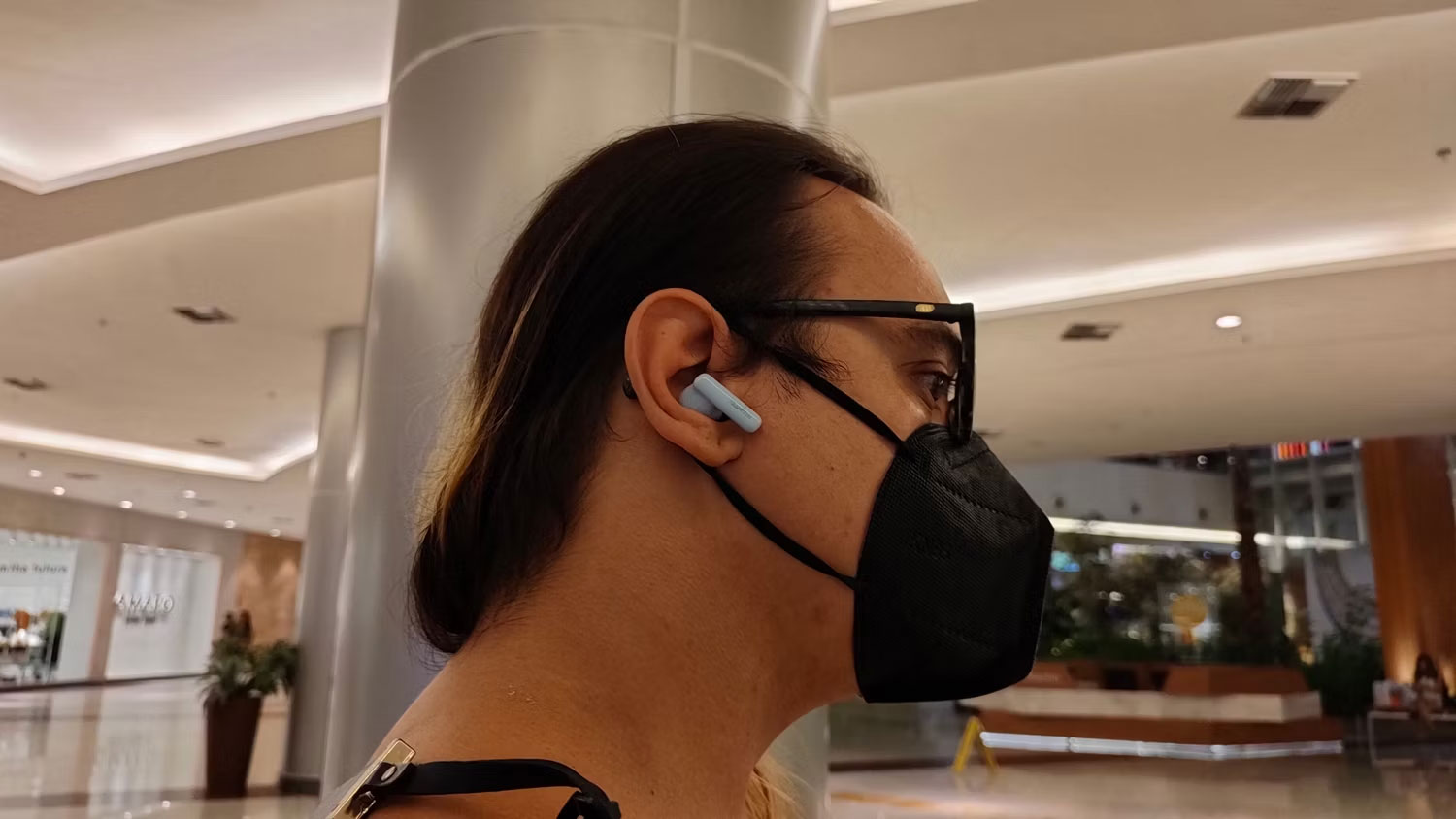 Huawei FreeBuds 5i được đeo với kích thước phù hợp