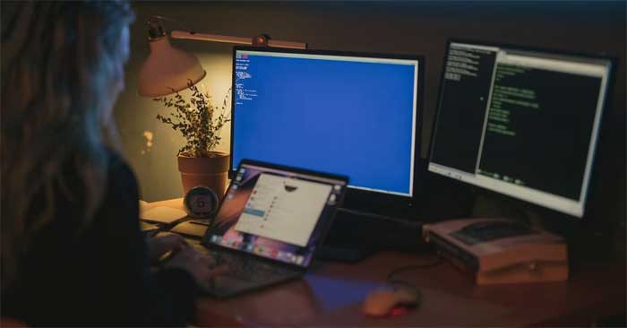 TanStack Query và useEffect Hook