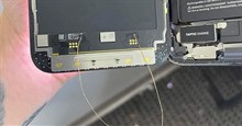 Sửa lỗi màn hình xanh trên iPhone 13 Pro Max chỉ bằng cách ‘câu dây’, rẻ nhưng hại nhiều hơn lợi