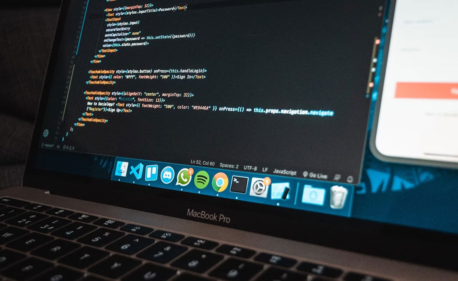 Dữ liệu trên màn hình laptop