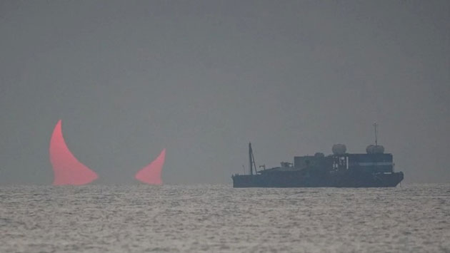 Bức ảnh "sừng quỷ" nổi trên biển