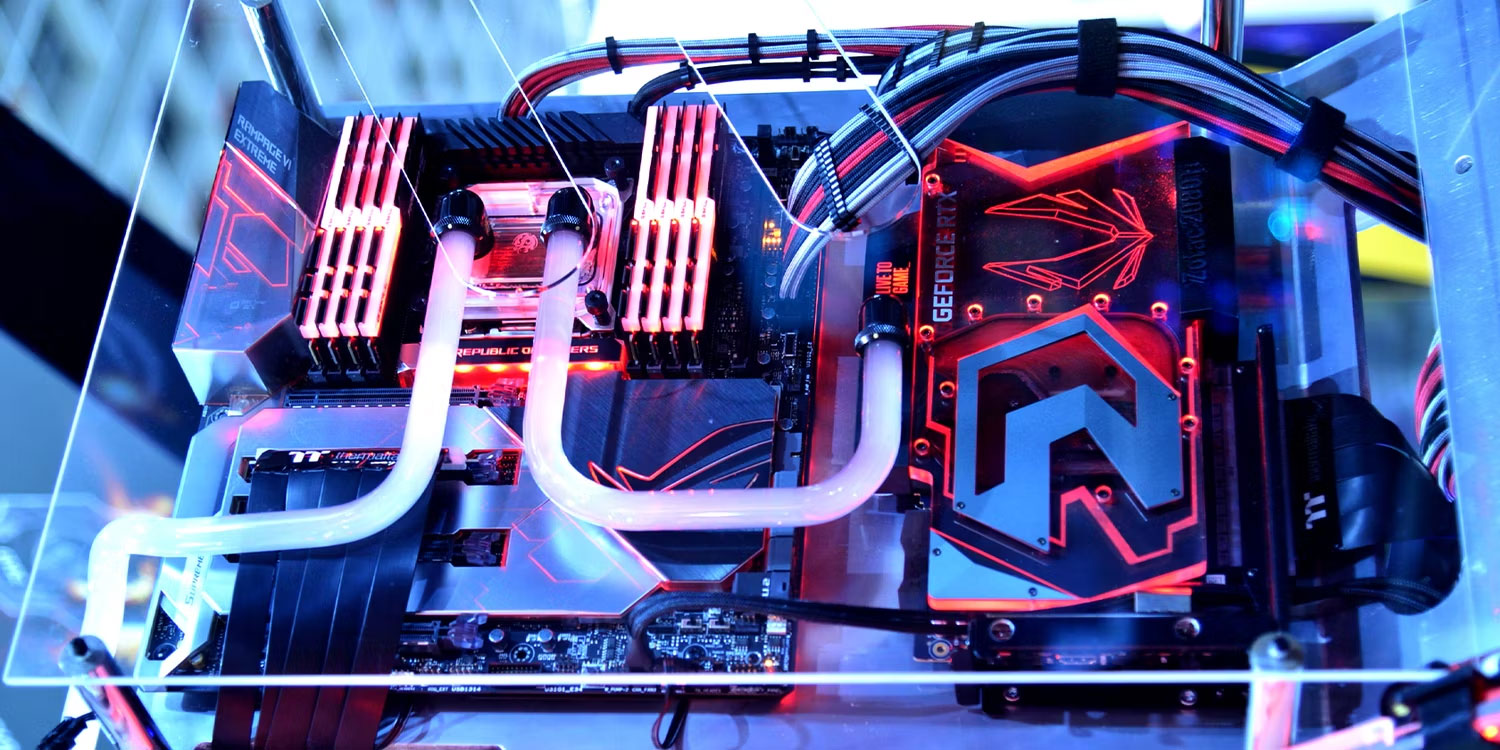 Máy tính có tản nhiệt bằng nước custom