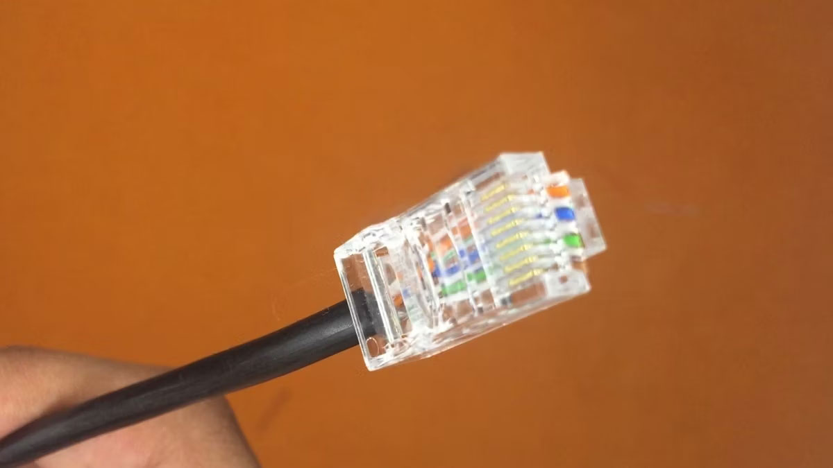 Cắt bớt dây của đầu nối