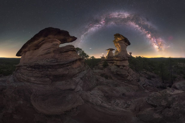 Dải ngân hà trên Cuenca's Hoodoos tuyệt đẹp dưới hàng triệu vì sao được chụp bởi Luis Cajete tại Tây Ban Nha.