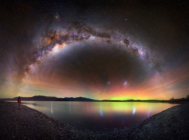 Rạng rỡ thiên thể được chụp tại hồ Tekapo, New Zealand bởi nhiếp ảnh gia Tom Rae.