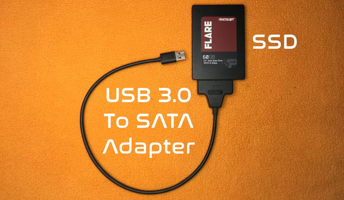 Ổ SSD được kết nối với adapter USB to SATA