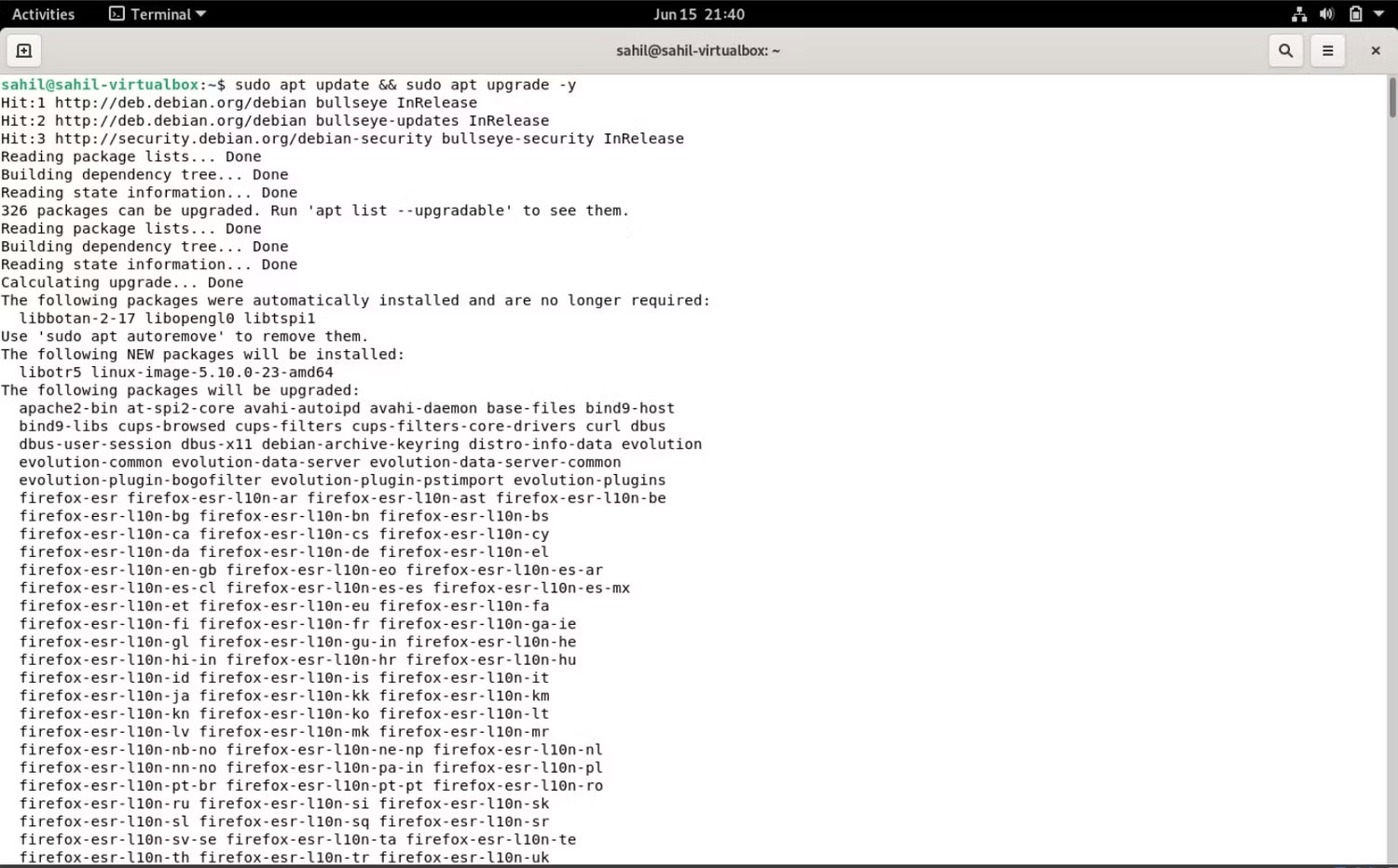 Cửa sổ terminal Debian với các đoạn code cập nhật hệ thống