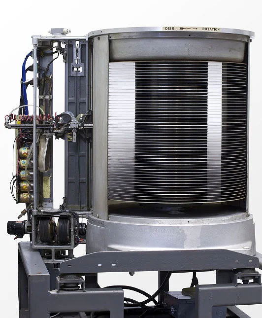 Ổ cứng đầu tiên