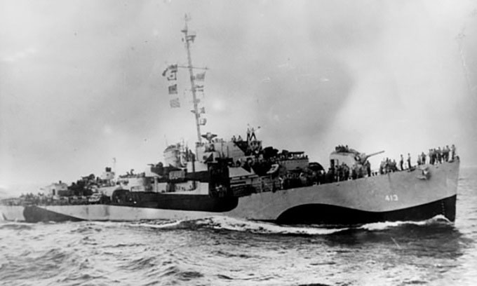 Tàu USS Samuel B. Roberts trước khi chìm. Ảnh: DM Published Images.