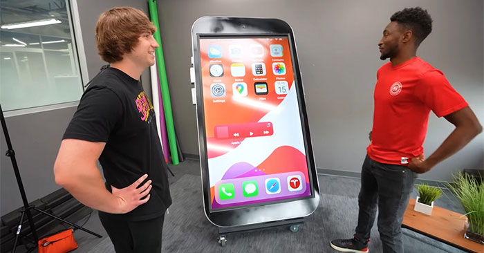 Chiếc iPhone lớn nhất thế giới