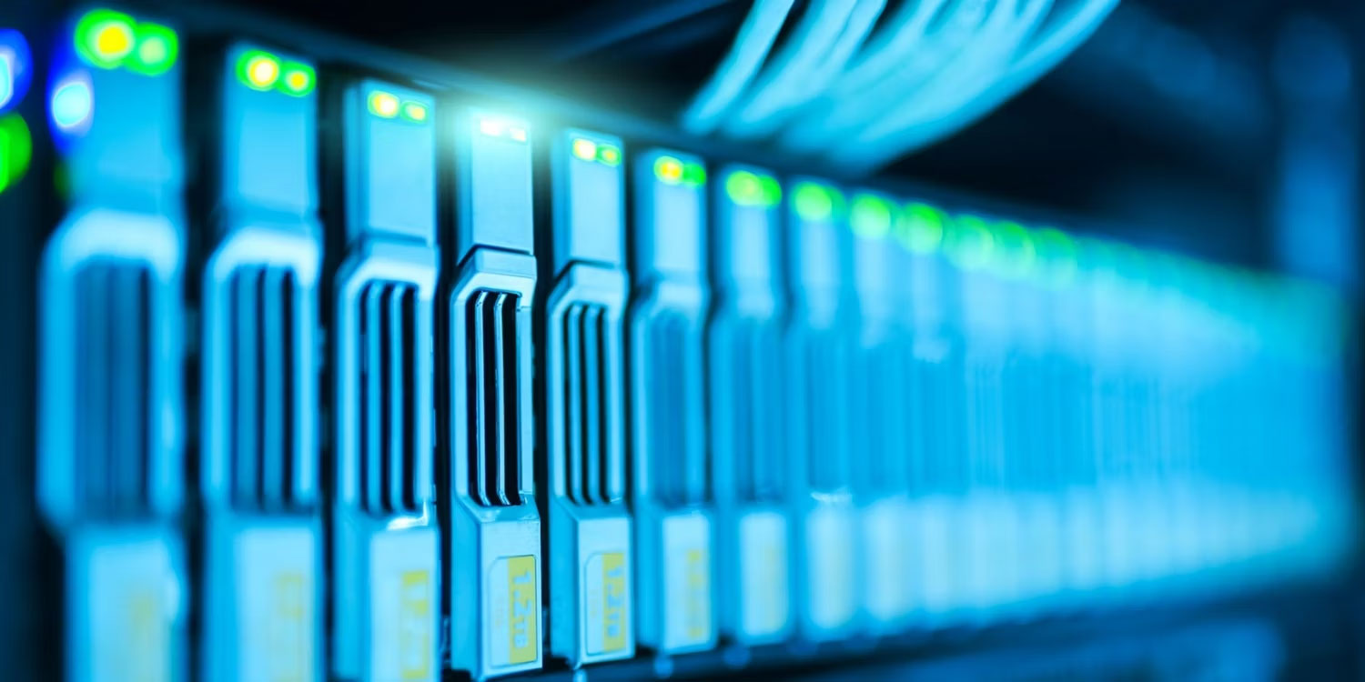 Đĩa lưu trữ sắp xếp trên kệ