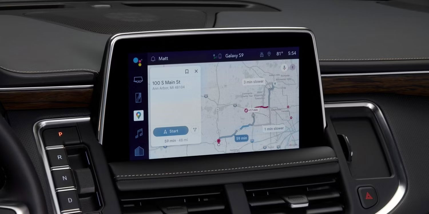 Màn hình thông tin giải trí trên ô tô