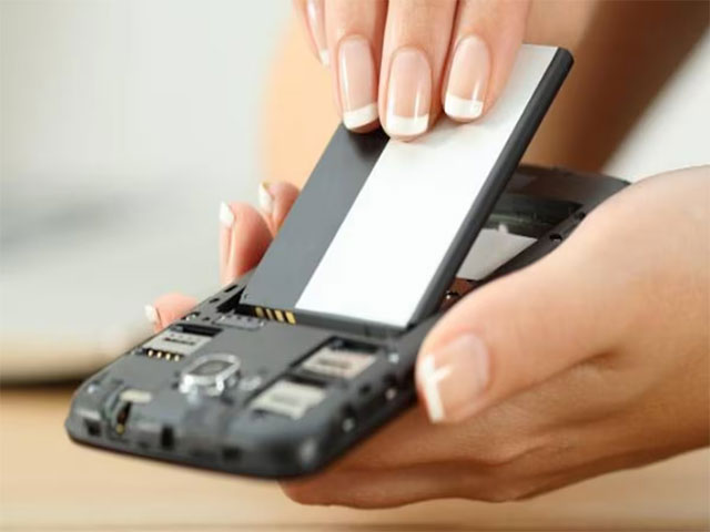 Smartphone tháo rời pin