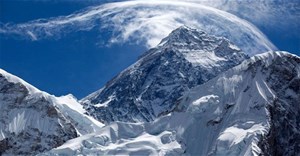 Có tới hai ngọn núi khác vượt mặt Everest trở thành ngọn núi cao nhất thế giới