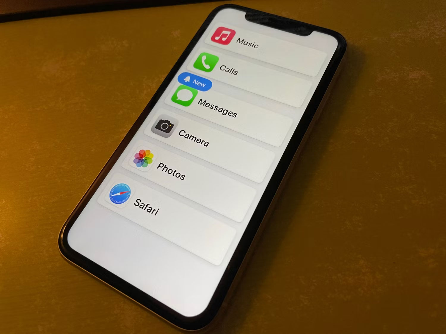iPhone trên màn hình chính Assistive Access