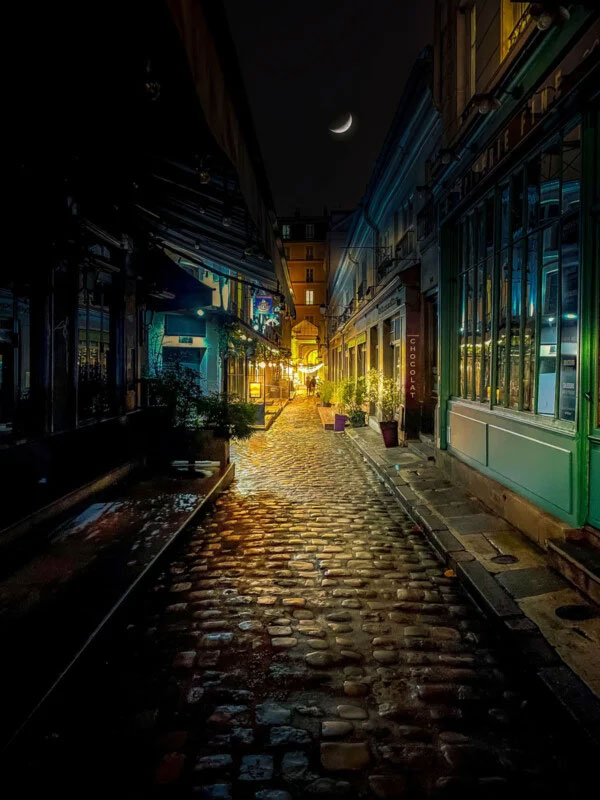 Bức ảnh đạt giải ảnh du lịch, tác giả Long Nguyen, chụp từ iPhone 12 Pro ở Paris, Pháp.