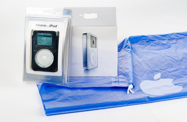 Một chiếc iPod thế hệ đầu tiên “full box, nguyên seal” được bán với giá 29.000 USD
