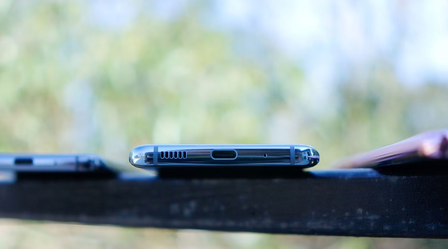 Cổng USB-C trên smartphone