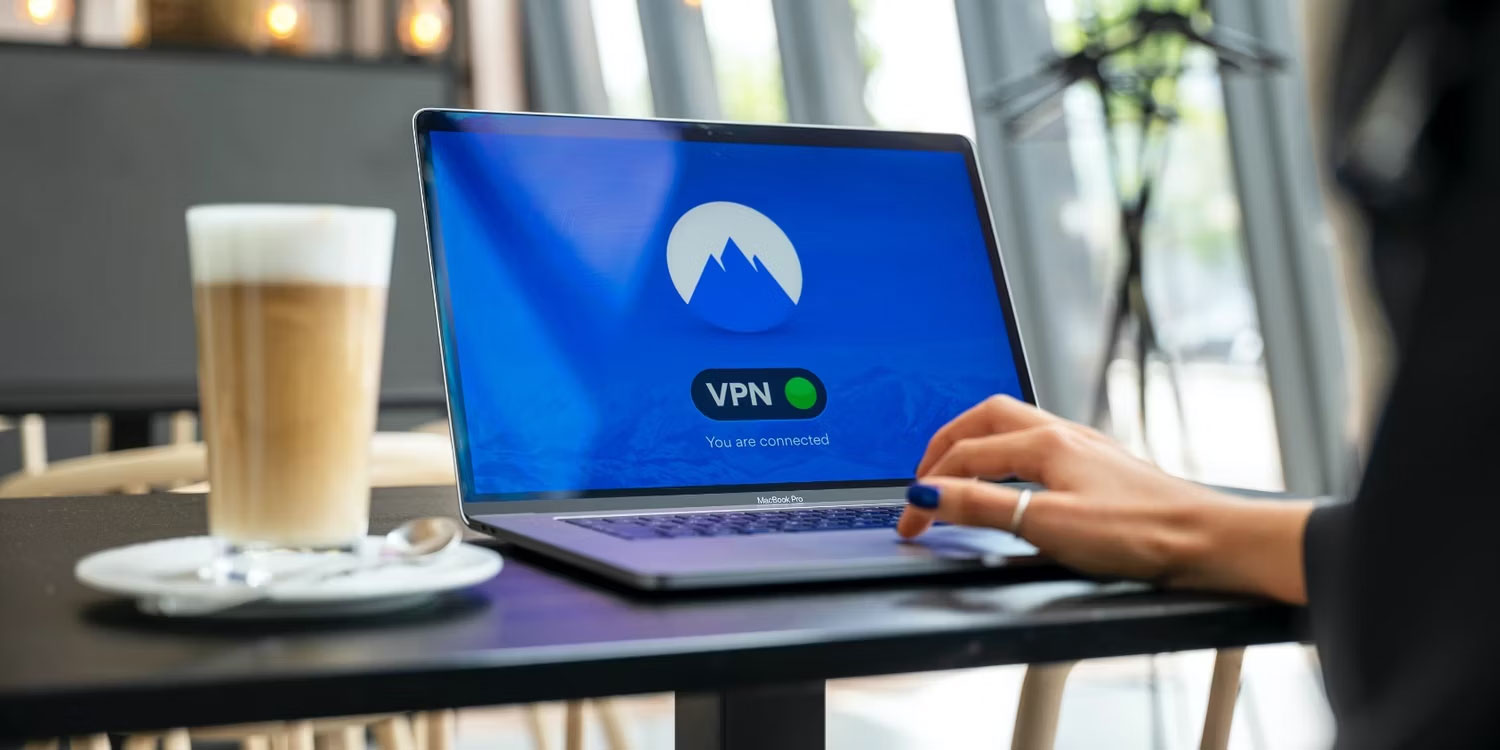 Màn hình laptop hiển thị kết nối VPN.