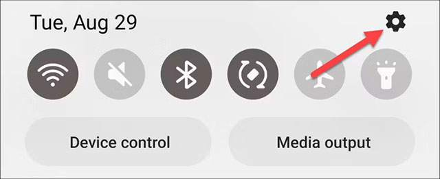 Bấm vào biểu tượng bánh răng