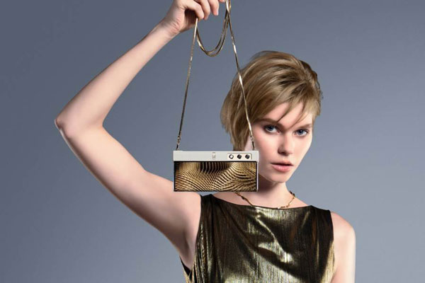 Dây đeo của V Purse được làm từ vật liệu da thuần chay, rất mỏng, chỉ dày 9mm