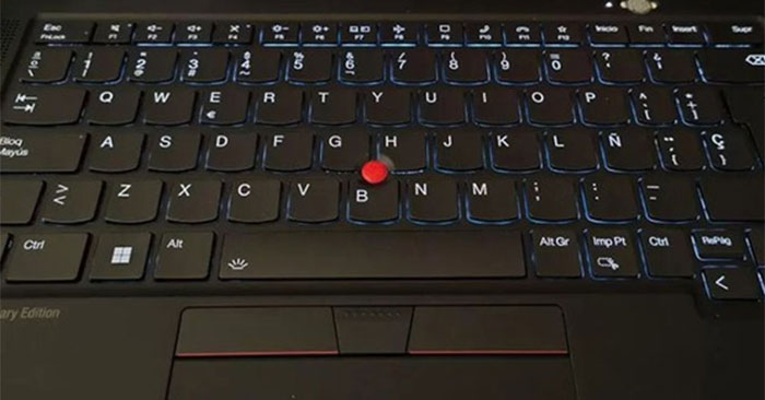 Nút màu đỏ trên bàn phím