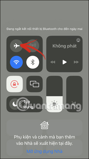 Bật tắt chế độ máy bay sửa lỗi No Service iPhone 