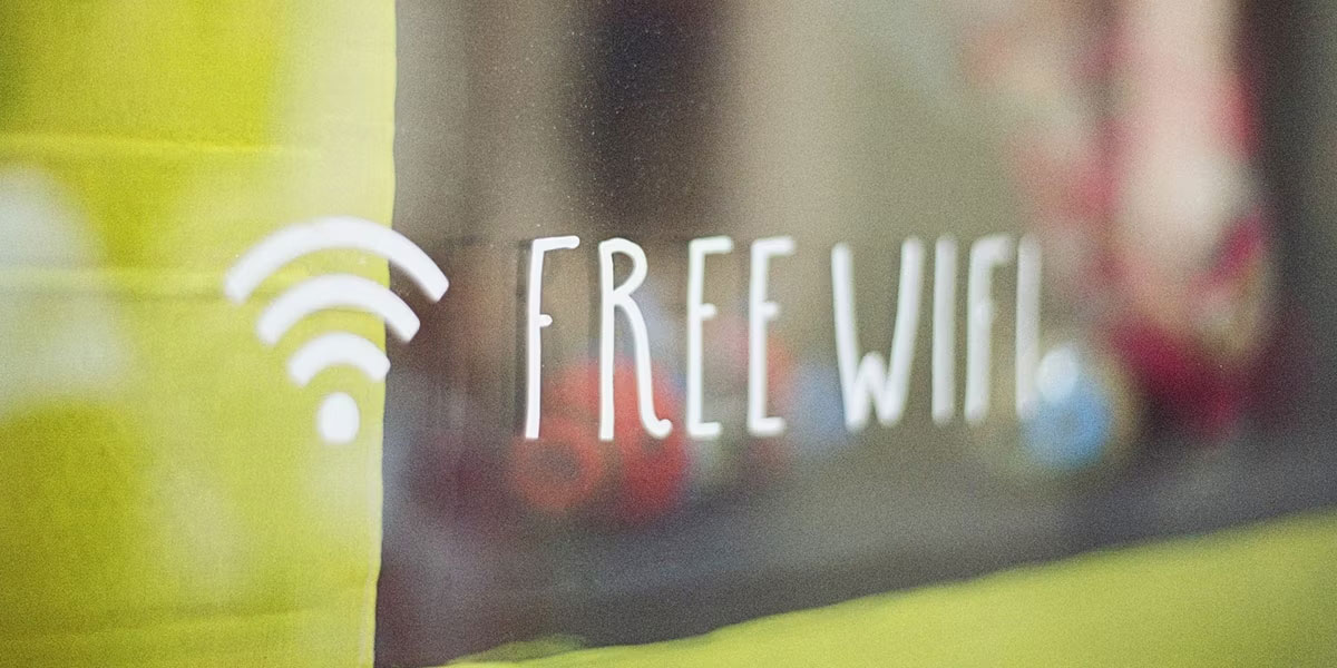 Quán cà phê cung cấp WiFi công cộng