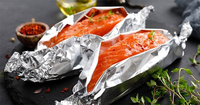 Dùng giấy bạc để nấu ăn