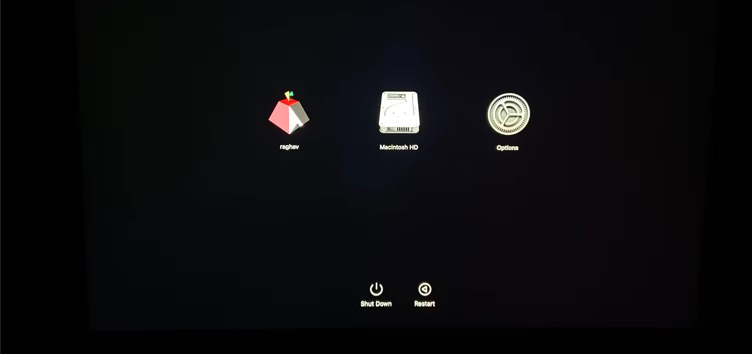 Trang tùy chọn khởi động macOS với 3 tùy chọn có sẵn