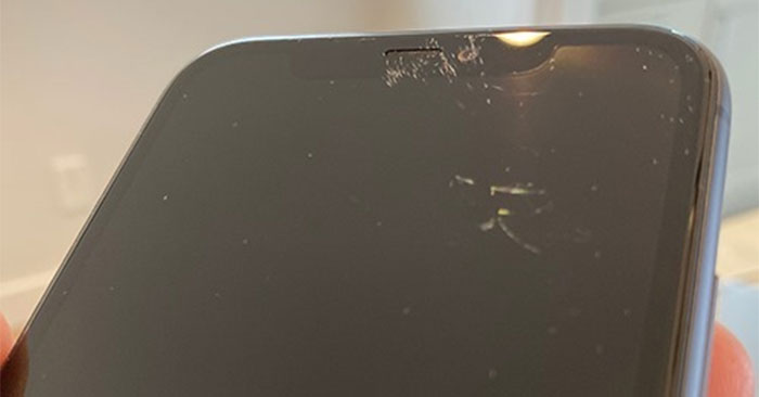 iPhone bị xước màn hình