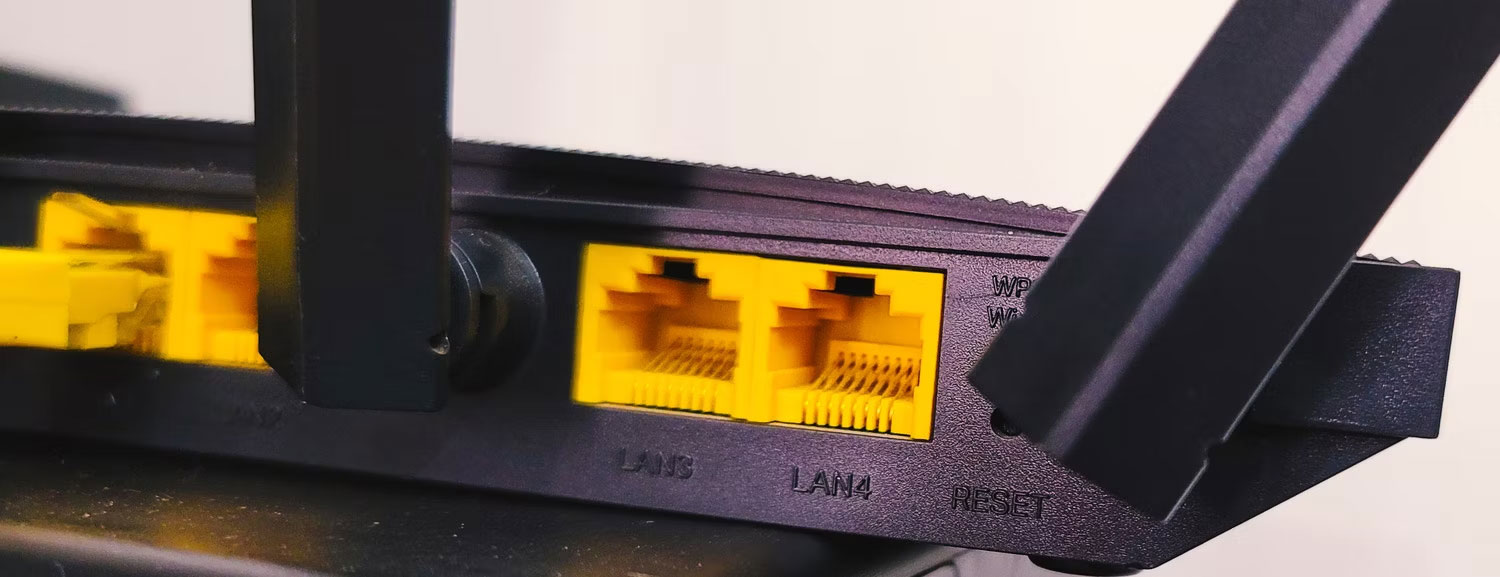 Nút reset router TP-Link