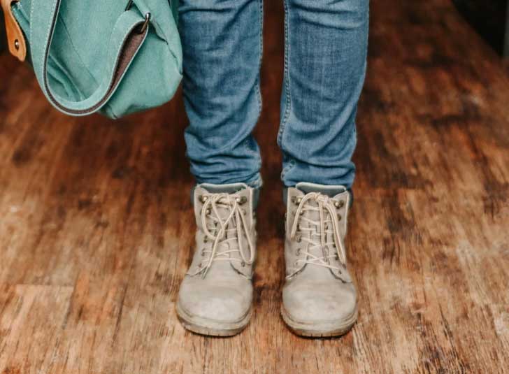 Nhét ống quần vào boot cổ thấp