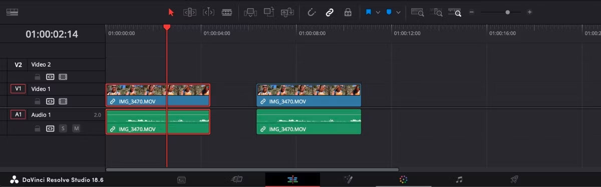 Các clip trùng lặp nằm trên timeline trong DaVinci Resolve
