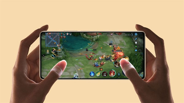 Máy sở hữu màn hình OLED 6,67 inch