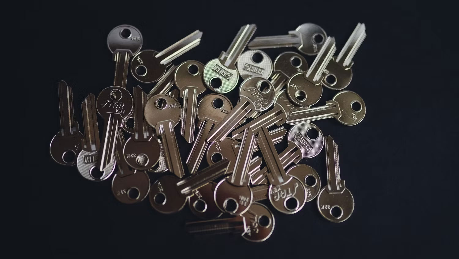 Chùm chìa khóa cửa bạc