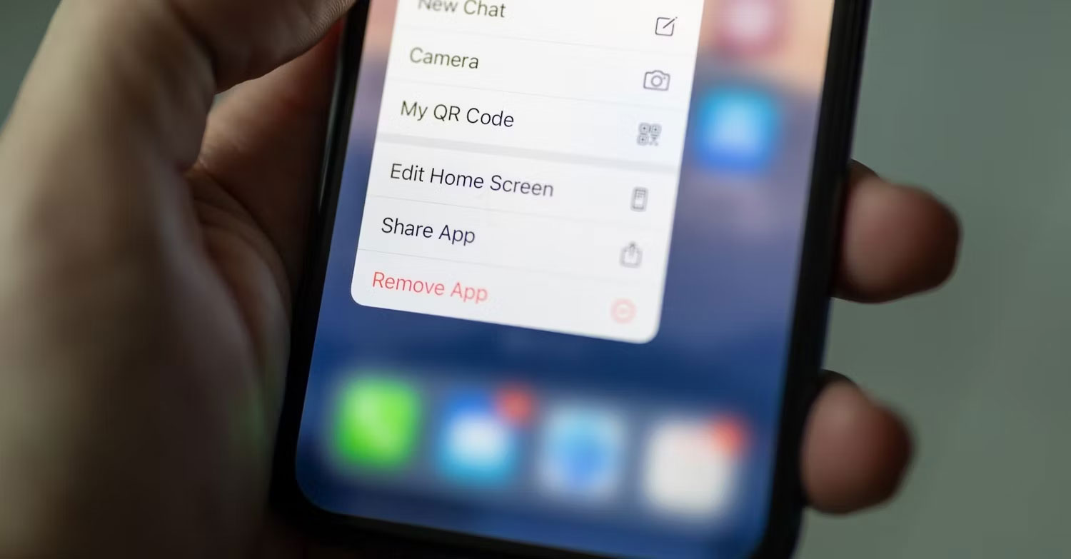Màn hình điện thoại hiển thị tùy chọn xóa ứng dụng
